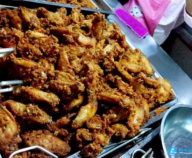 ?？隍T樓老街有什么好吃的